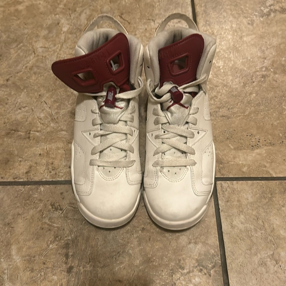 JORDAN Tennis Shoe